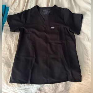 Figs Women’s Catarina One-Pocket Scrub Top in black